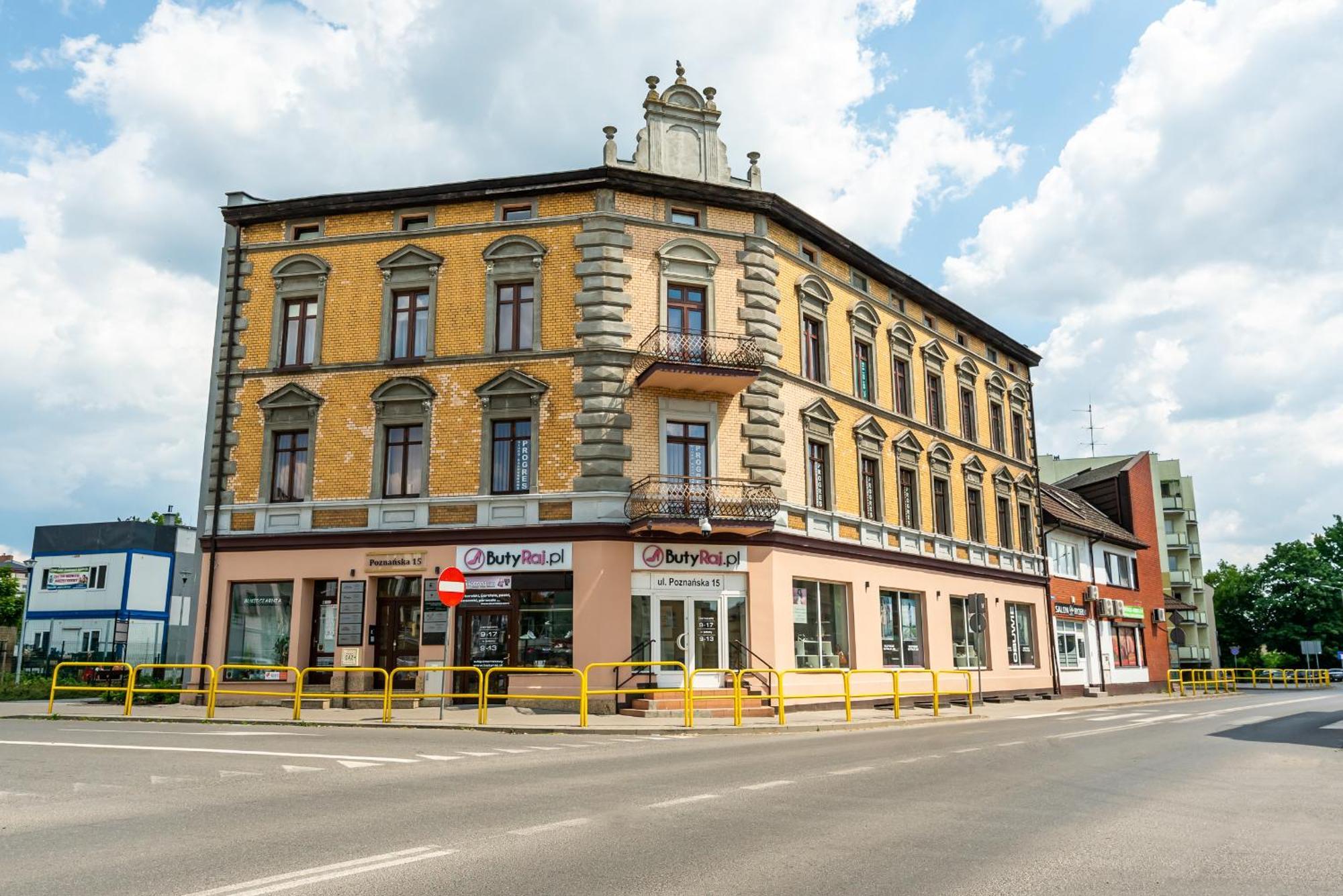 Poznanska 15 *